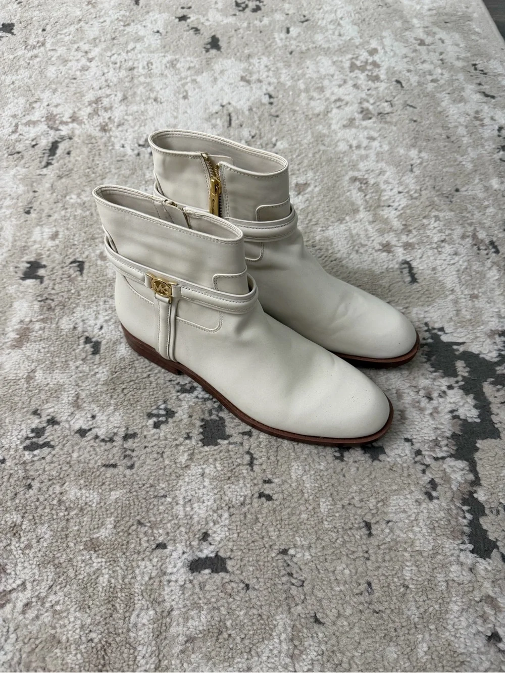 Michael Kors Mindy Leather Boots in Ivory Size 9